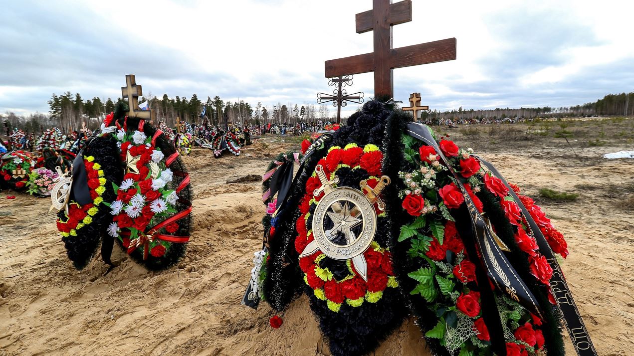 венки на могиле солдата СВО