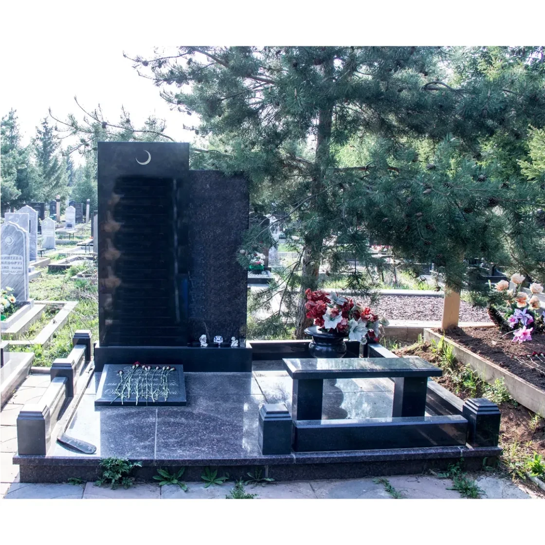 Памятник на могилу ГД-42