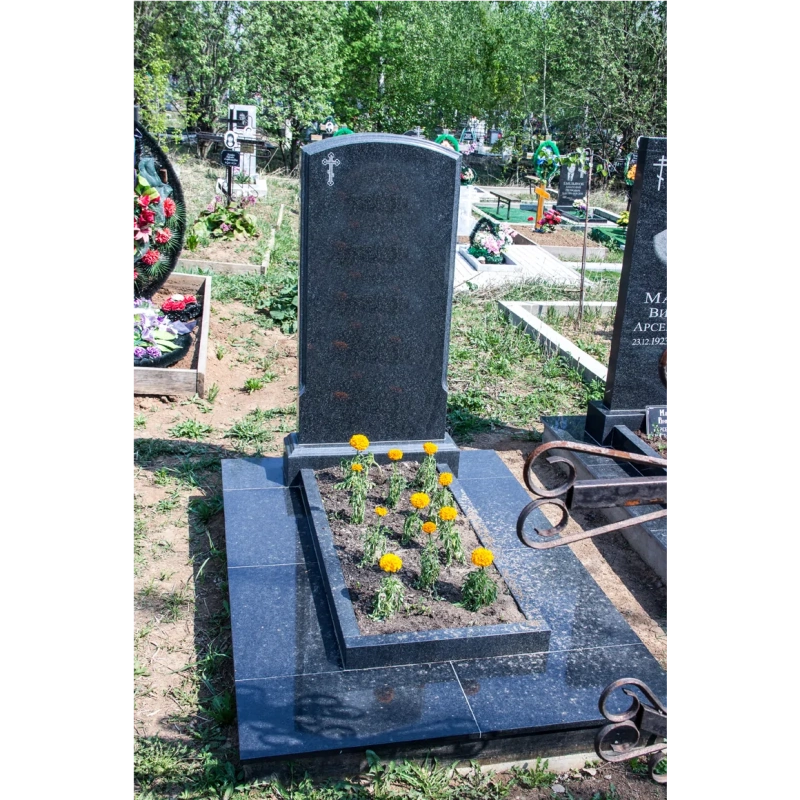 Памятник на могилу ГП-142