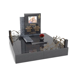 Мемориальный комплекс из гранита 1